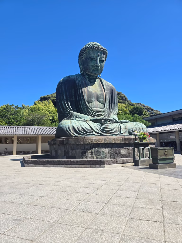 Side profile of the Kamakura Daibutsu statue
