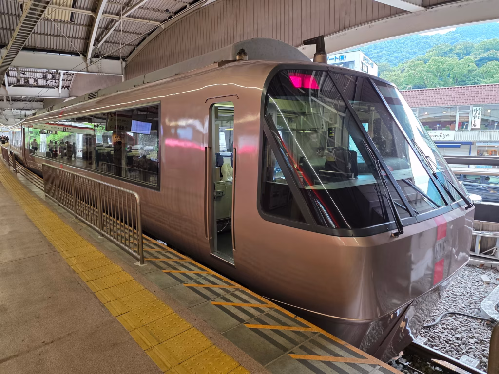 Odakyu Romancecar exterior train view at Hakone-Yumoto Station train platform area